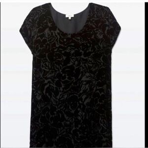 WILFRED Bouchette Black Velvet embossed boxy relaxed fit dress. Small. P2P 25”